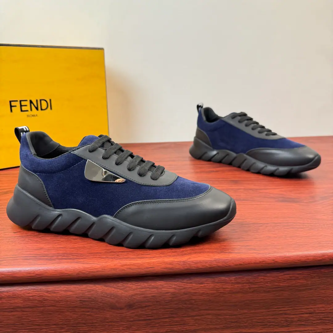 【FENDI】Fendi! Men hitting leather and leisure shoes.！ Remodeling the city with Italian beauty.. Select the delicate cow against the fumes to put the light leather together., The level of quality is not up to the top., Shoes side.FNode suffix details for metal apparel, The bottom of the low profile.. The technology web is equipped with real shoes., Lightly quantified slide-proof rubber floor, It's not too hard to walk long., Fit for commuting, Business, A lot of leisure and a lot of scenery.. Blue black, Brown and all the other low-saturated suits., Slurp shoes. Legs., Take advantage of the day and light business., It's the choice of the necessary quality in the locker of a grown man.. Full package！ Size: 39-40-41-42-43-44Skins size.（Customable38.45.46）