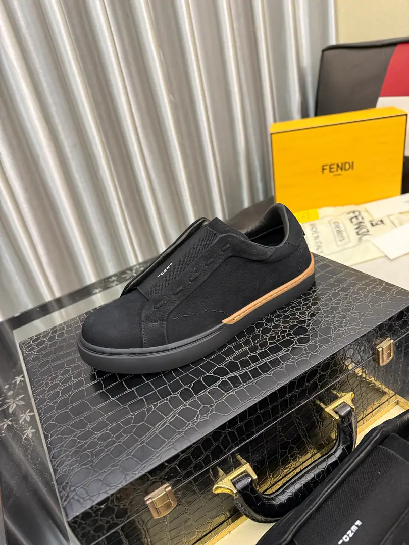Get out of the factory.⌚️⌚️【Fendi】Fendi! The man's latest leisure shoe.！The cabinet is on the market.！The original one-to-one.. All imported head-story cow-skins., The insides are covered with topwater., The original factory was specially used for the rubber base.. Leading the new fashion concept. Match: 38- ️⃣Colour Optional