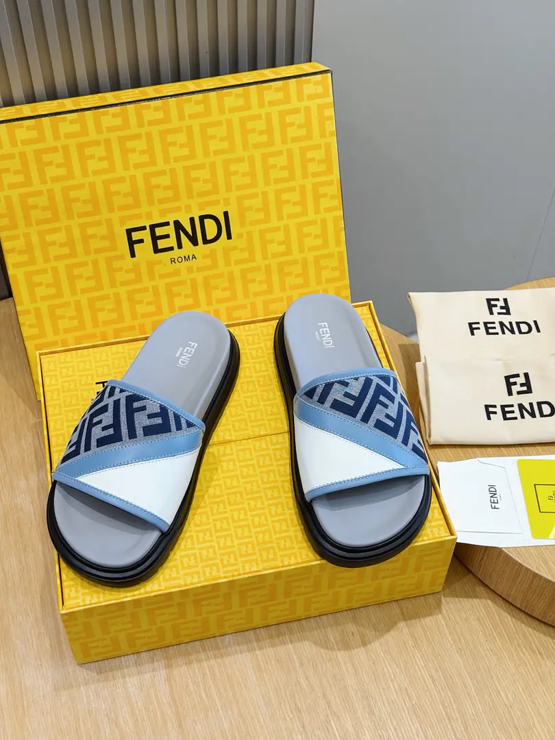 FENDIFendi Beach with rubber slippers for the men. A wide band of sandals.. PUROSE SHOES LIGHT, Extremely flexible.. Slip-proof rubber soles. Rubber material. Shoes are so different., FFPattern Size:39-44(38.45 46Do it.）