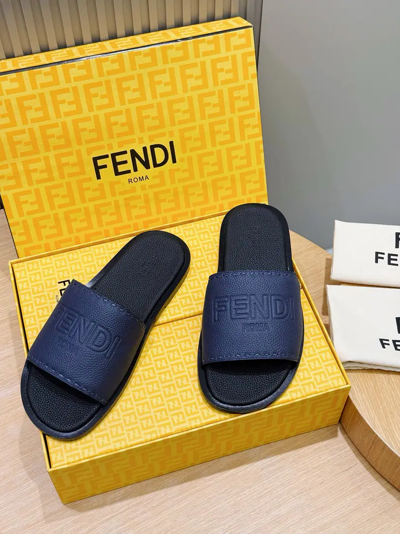 FENDIFendi Beach is a big-ass man-to-man slipper. A wide band of sandals.. PUROSE SHOES LIGHT, Extremely flexible.. A big, nice brand. Shoes under the sole.. That's a real shoe.. Shoes are so different., FFPattern Size:39-44(38.45 46Do it.）