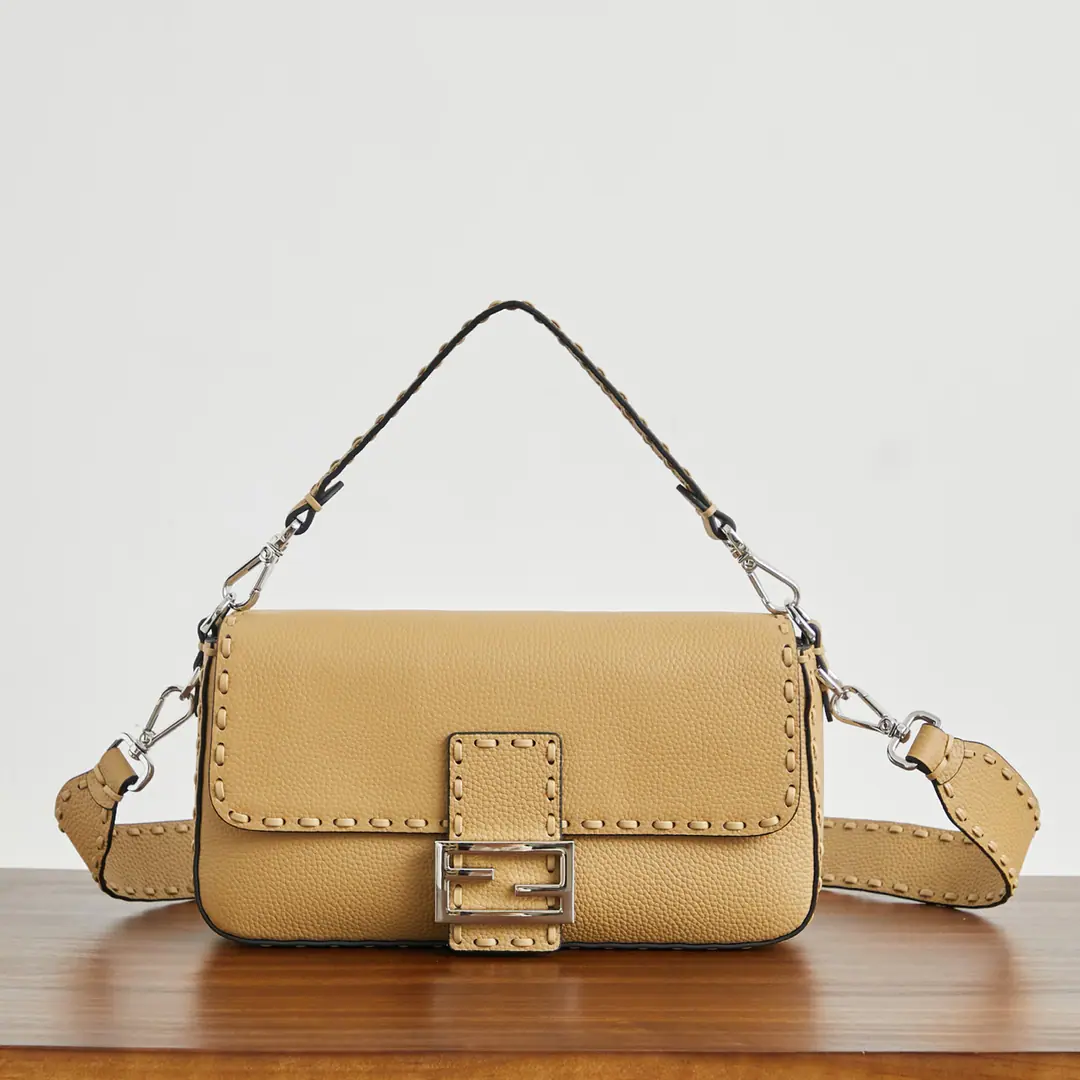 Special chip version 🎶🥖𝗯𝗮𝗴𝘂𝗲𝘁𝘁𝗲Little law stickbag. The skins of the stubs are made manually from the same colour and large-sign lines. Silver-faced metal. by whichFFTights.. Handbags with handheld and disassembly straps., But with your hand or shoulder.. Size: 20-5-13cm 5515 Jie!• 🎶🥖𝗯𝗮𝗴𝘂𝗲𝘁𝘁𝗲The Chinese law school bag. The skins of the stubs are made manually from the same colour and large-sign lines. Silver-faced metal. by whichFFTights.. Handbags with handheld and disassembly straps., But with your hand or shoulder.. Size: 20-5-13cm Jie!•