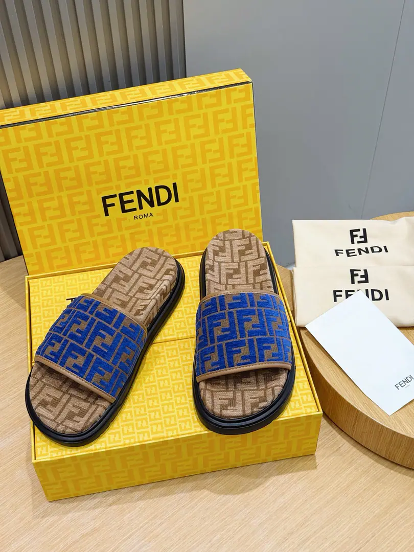 FENDIFendi Beach with rubber slippers for the men. A wide band of sandals.. PUROSE SHOES LIGHT, Extremely flexible.. Slip-proof rubber soles. Rubber material. Shoes are so different., FFPattern Size:39-44(38.45 46Do it.）