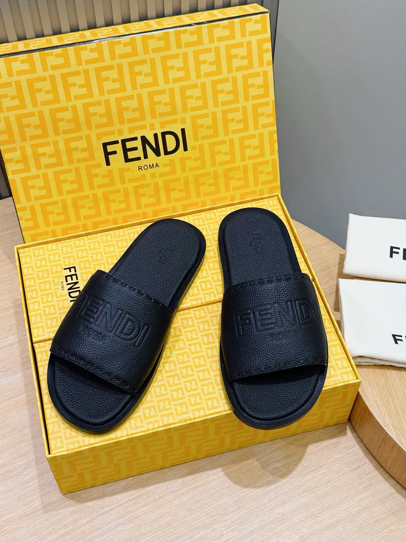 FENDIFendi Beach is a big-ass man-to-man slipper. A wide band of sandals.. PUROSE SHOES LIGHT, Extremely flexible.. A big, nice brand. Shoes under the sole.. That's a real shoe.. Shoes are so different., FFPattern Size:39-44(38.45 46Do it.）