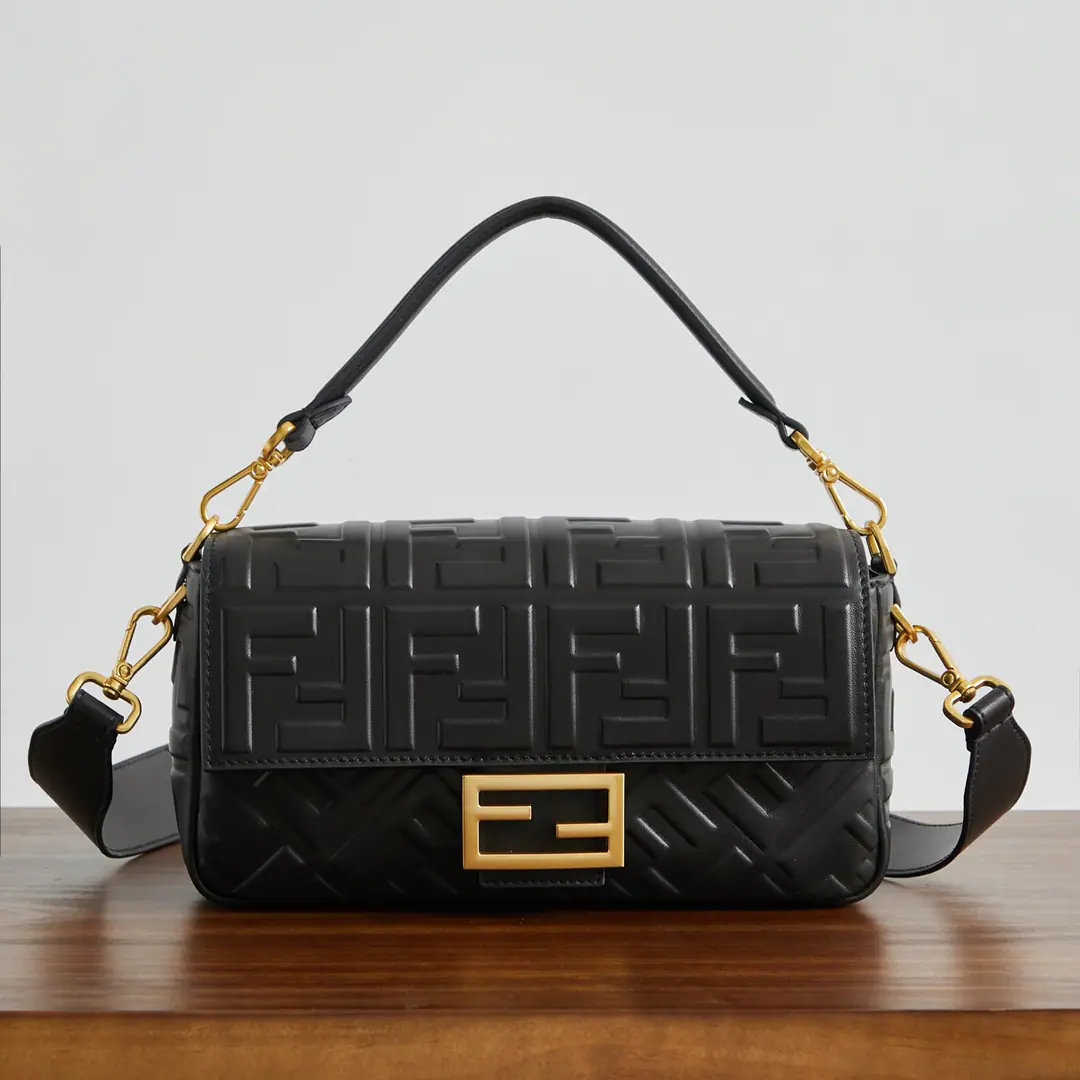 BaguetteHandbag. Black leather handbag. More details Iconic BaguetteMedium Handbag, Black Napa soft leather., It's three-dimensional.FFPattern. by whichFFTights.. It's got a front cap., Magnetic buttons, Internal partition with lined, Label bags and gold metal pieces. The handbags are equipped with disassembly handles and shoulder belts., But the handy., Shoulder or slash. Italian manufacture Material: %Lamb skin., Uchi.: Cotton Depth: 6Length: 27Height: 15 Paragraph