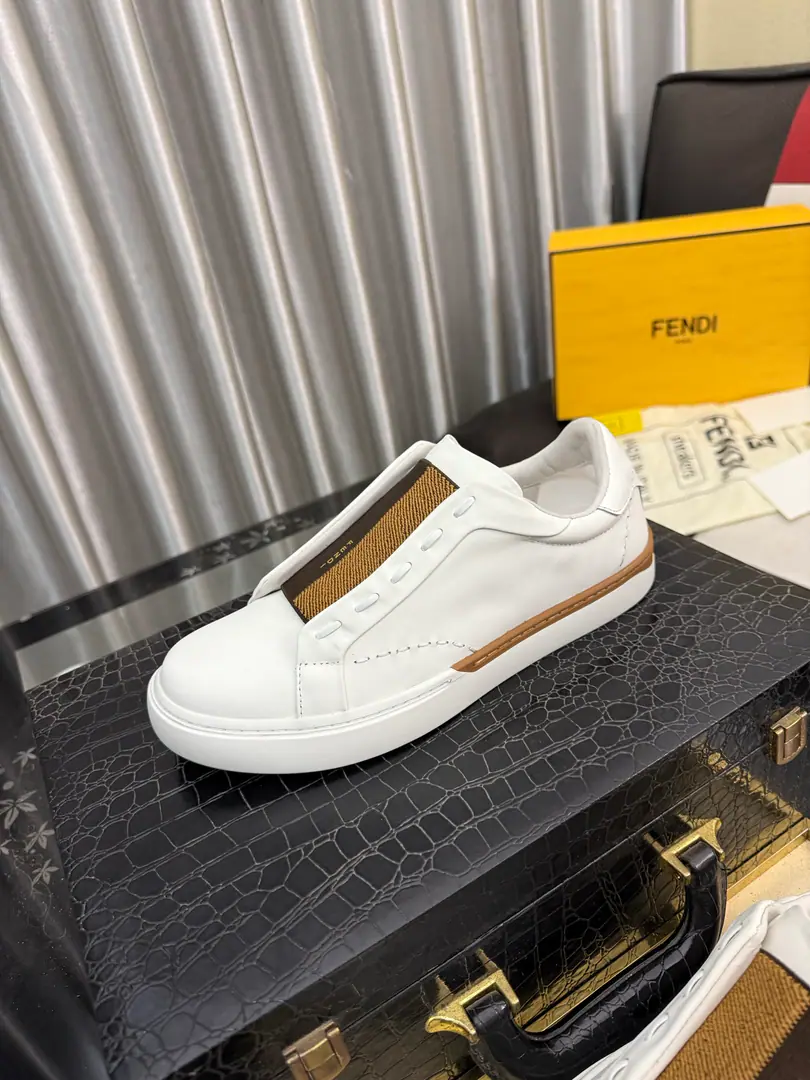 Get out of the factory.⌚️⌚️【Fendi】Fendi! The man's latest leisure shoe.！The cabinet is on the market.！The original one-to-one.. All imported head-story cow-skins., The insides are covered with topwater., The original factory was specially used for the rubber base.. Leading the new fashion concept. Match: 38- ️⃣Colour Optional