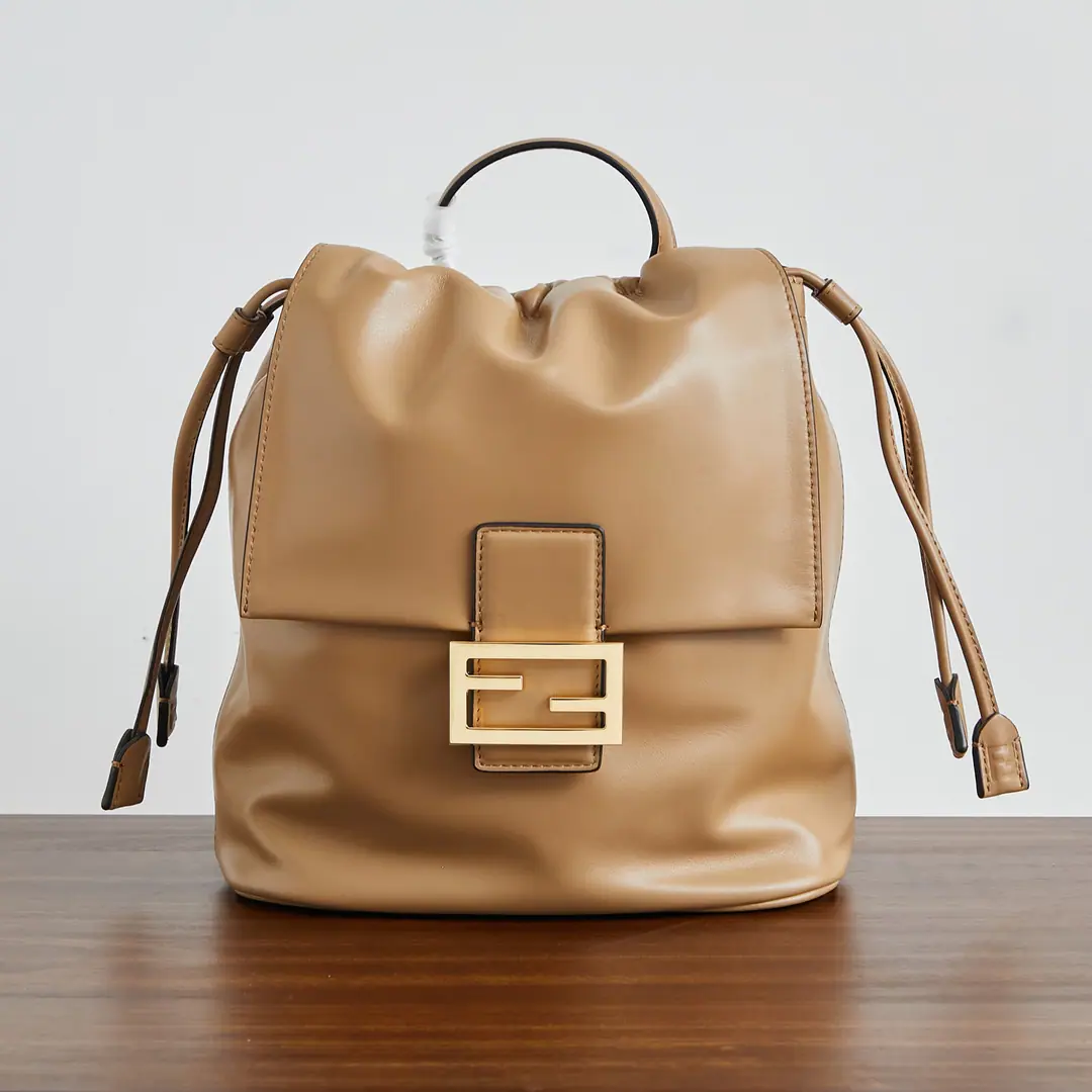 🔥🔥🔥Almond. A new double-handbag that fell at first sight. Metal button and pull rope design ♪ With a sense of relief without a limit ♪ Importing cattle skins of high quality and retrograde. The capacity super-capable. No burden at all. It's not about the coat or the casual dress. It's a very easy way to create a fashionable and leisure model. Not one of the most worthy bags this year.！ Dimensions23*12*26CM