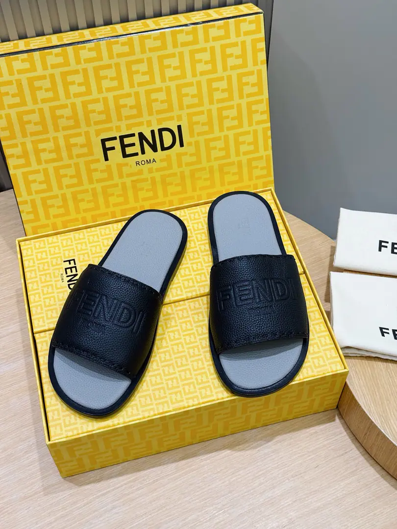 FENDIFendi Beach is a big-ass man-to-man slipper. A wide band of sandals.. PUROSE SHOES LIGHT, Extremely flexible.. A big, nice brand. Shoes under the sole.. That's a real shoe.. Shoes are so different., FFPattern Size:39-44(38.45 46Do it.）