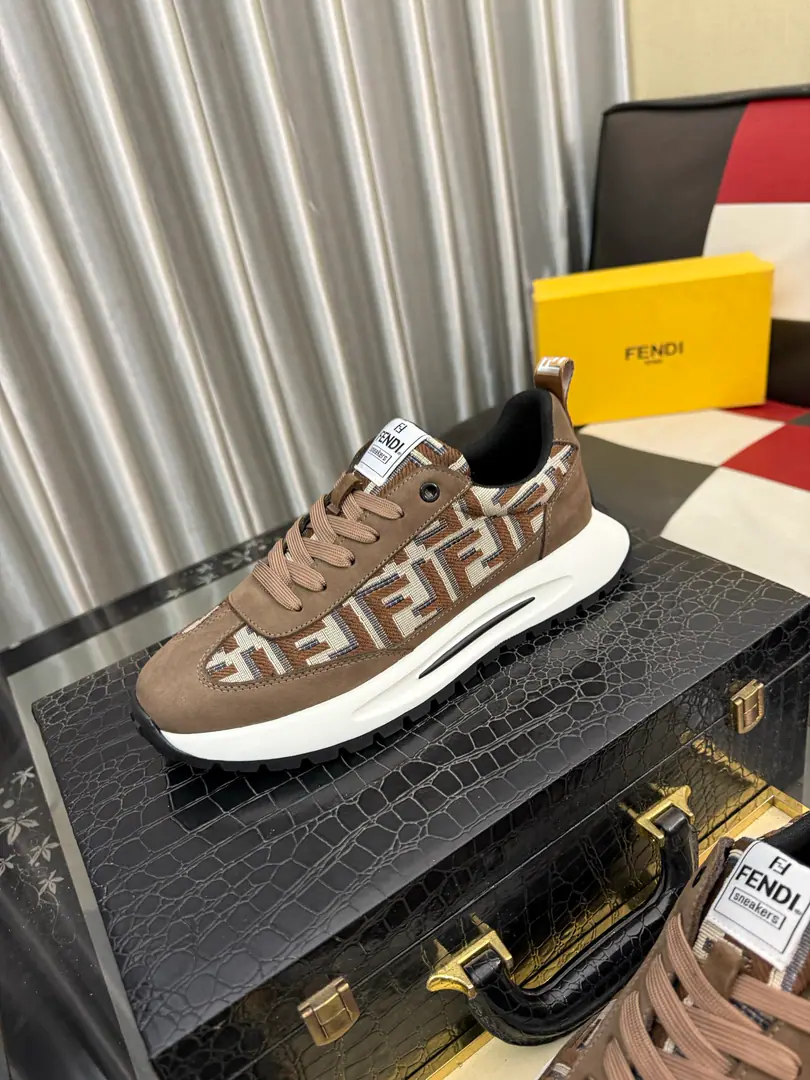 Get out of the factory.⌚️⌚️【Fendi】Fendi! The man's latest leisure shoe.！The cabinet is on the market.！The original one-to-one.. All imported head-story cow-skins., The insides are covered with topwater., The original factory was specially used for the rubber base.. Leading the new fashion concept. Match: 38- ️⃣Colour Optional