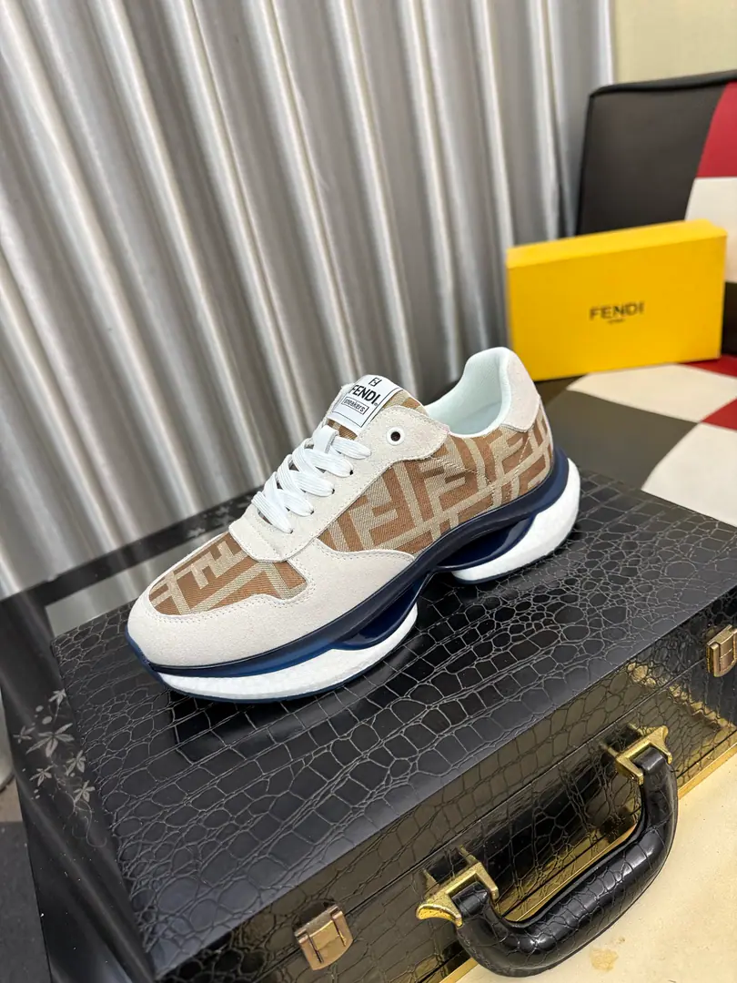 Get out of the factory.⌚️⌚️【Fendi】Fendi! The man's latest leisure shoe.！The cabinet is on the market.！The original one-to-one.. All imported head-story cow-skins., The insides are covered with topwater., The original factory was specially used for the rubber base.. Leading the new fashion concept. Match: 38- ️⃣Colour Optional