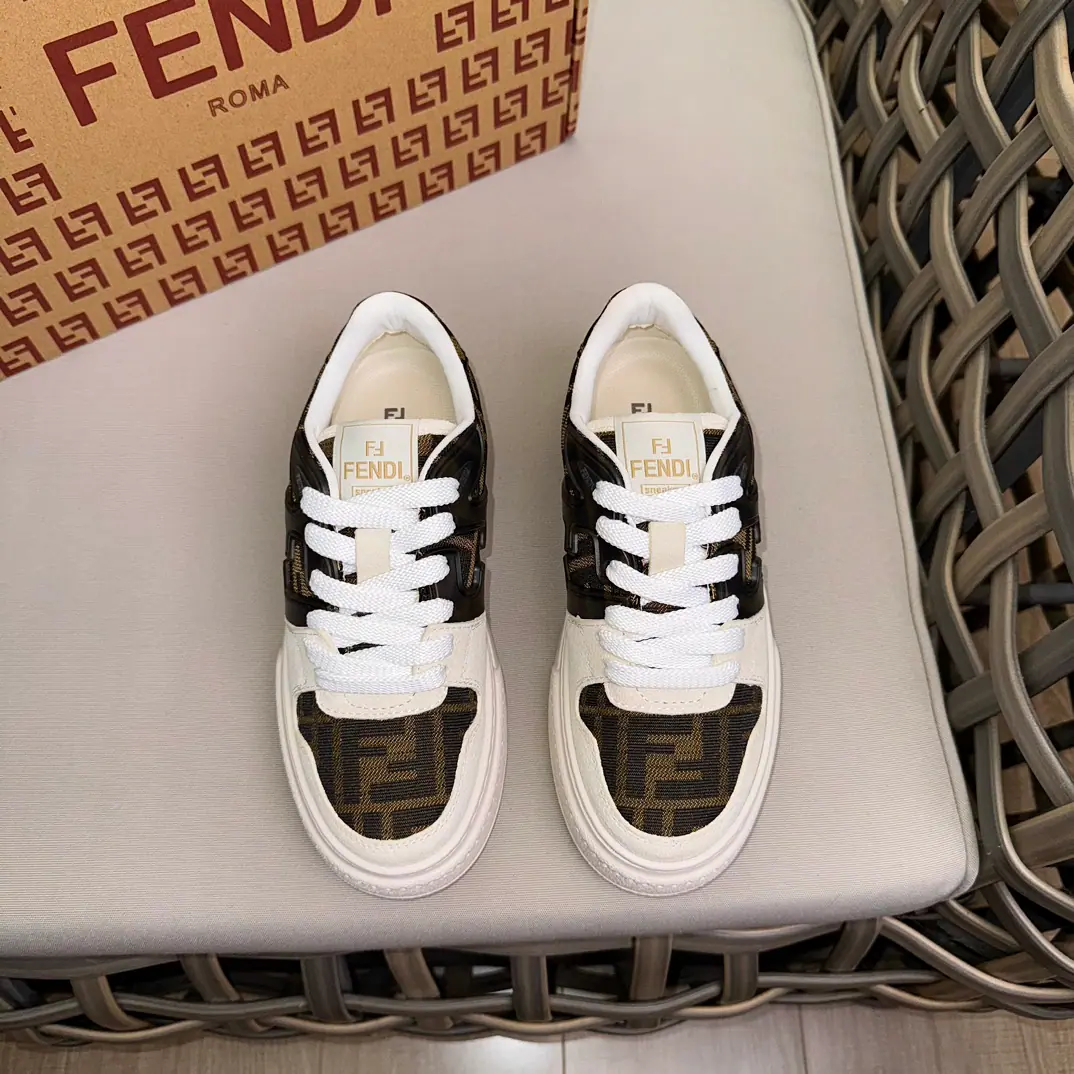 Fendi MatchThick-deck sneakers.｜Couple money.｜FFThe latest element is injected into the ancient design.｜It's a classic.｜The shoes are wobbly and oxen.｜Side-stamped doublesF logo｜5cmIncreasePU- The bubble.｜The upper feet are so light and comfortable. Size: Women35-39（40Do it.） Men39-44（38.45Do it.）