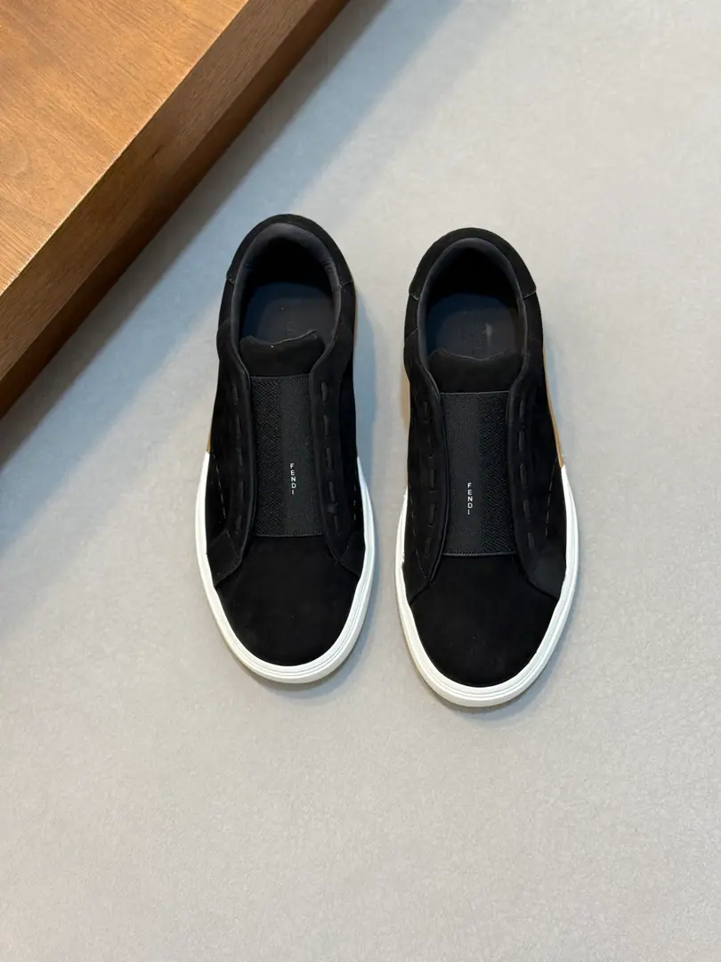 Fendi!/Fendi CityA man's shoe is a man's shoe. FENDI CiryA shoe with a foot., Black./Brown.PequinA style of a ballistic wideband.. Soft and smooth, little cow-skinned shoes., The same color as the same color is a large tube.SelleriaWeeds are made by hand., The rubber soles are embedded in a leather with a manual skin., There's a suture in the back of the heel., Take the exterior.FENDIMark. A simple style of fashion, In the whole cow's skin., Skins and feet of the bull., The upper foot is comfortable., Fashion is a great pleasure., A hundred-packs-a-pack., Full package！ Codes: 39-40-41-42-43-44（45You're not going to back off.） Standard leather shoe size.