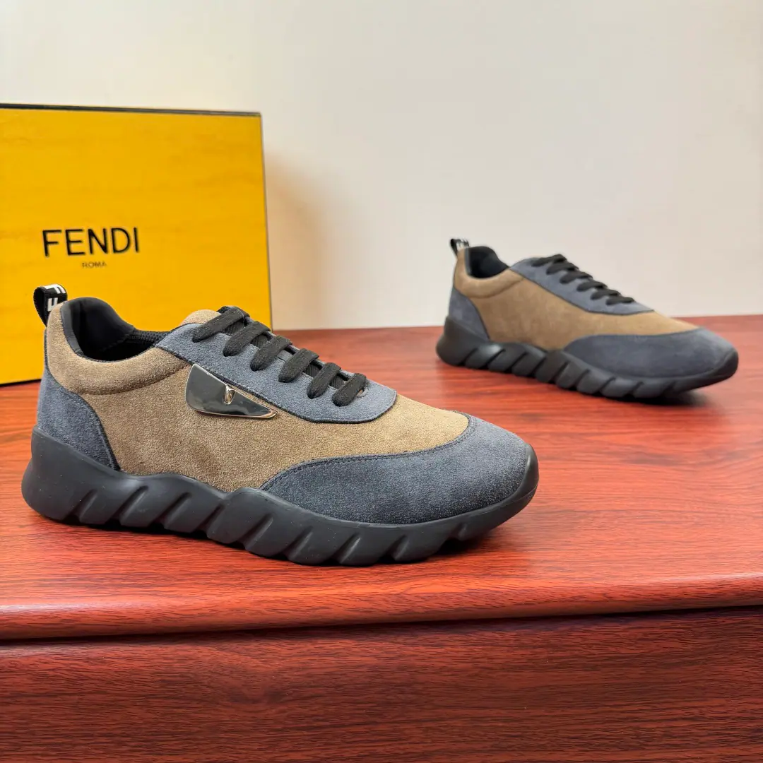 【FENDI】Fendi! Men hitting leather and leisure shoes.！ Remodeling the city with Italian beauty.. Select the delicate cow against the fumes to put the light leather together., The level of quality is not up to the top., Shoes side.FNode suffix details for metal apparel, The bottom of the low profile.. The technology web is equipped with real shoes., Lightly quantified slide-proof rubber floor, It's not too hard to walk long., Fit for commuting, Business, A lot of leisure and a lot of scenery.. Blue black, Brown and all the other low-saturated suits., Slurp shoes. Legs., Take advantage of the day and light business., It's the choice of the necessary quality in the locker of a grown man.. Full package！ Size: 39-40-41-42-43-44Skins size.（Customable38.45.46）