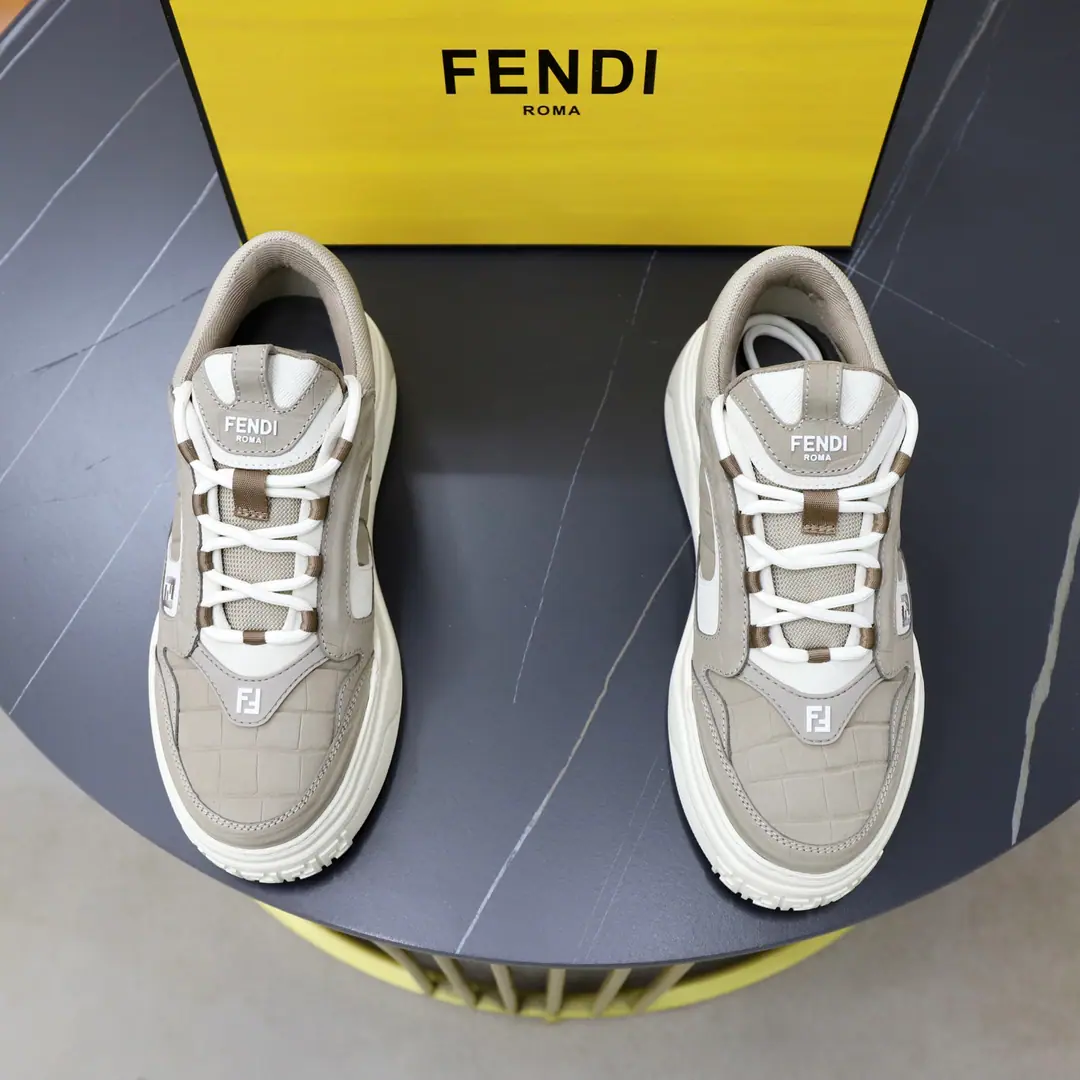 Top Version: Men Fendi Fendi! Latest ForceSeries FFThick Leisure Sports shoes Shoes. Original procurement development Make the goods. This one. ForcePut on your low-shoes.. White all-particle leather and white and brown smooth leather material, Use cushion elements. Brown.FFThe details of flowers and yellow high-tech fabrics.. Light, thick white soles., Shoeheads and heel.FFPattern Details ♪ And deliver the fine packaging ♪🛍📦 ▪️Fabulous.: Original import of head-level cattle skin ▪️Uchi.: The original custom-made air network. ▪️Shoes under the sole.: Original model rubber bubble material ▪️Bottom: 5CM ▪️Size: Men39-45