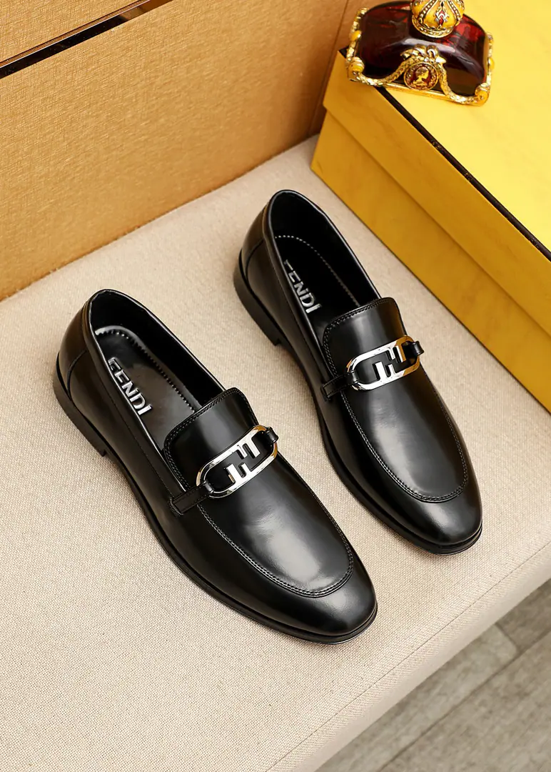 💐 Trade marks: FENDI【Fendi!】Leisure shoes. Positive code number: 39-44(38.45🉑️Custom) Commodity materials: Select Import the head layer with the bouquet of shoes.+Luxury hardware button., Imported cattle🐂Uchi.. Strong stereo visual effects, Original Base Yin. Colour: 2⃣️Colour Optional