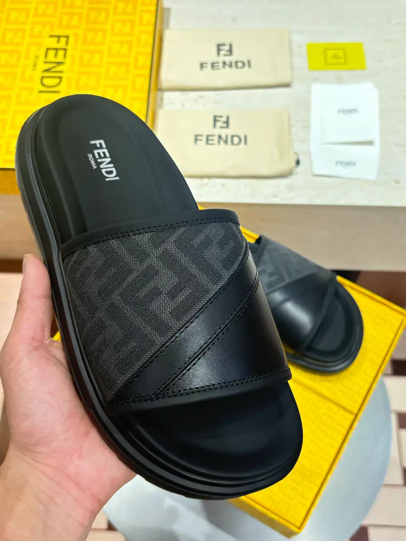 Top mass version top packaging🔥🔥🔥 2026FEND*New slippers, cattle, and a new one.. The fashion is still strong. Shoes are very cozy.👍 Size: 39-44（38.45.46Custom）