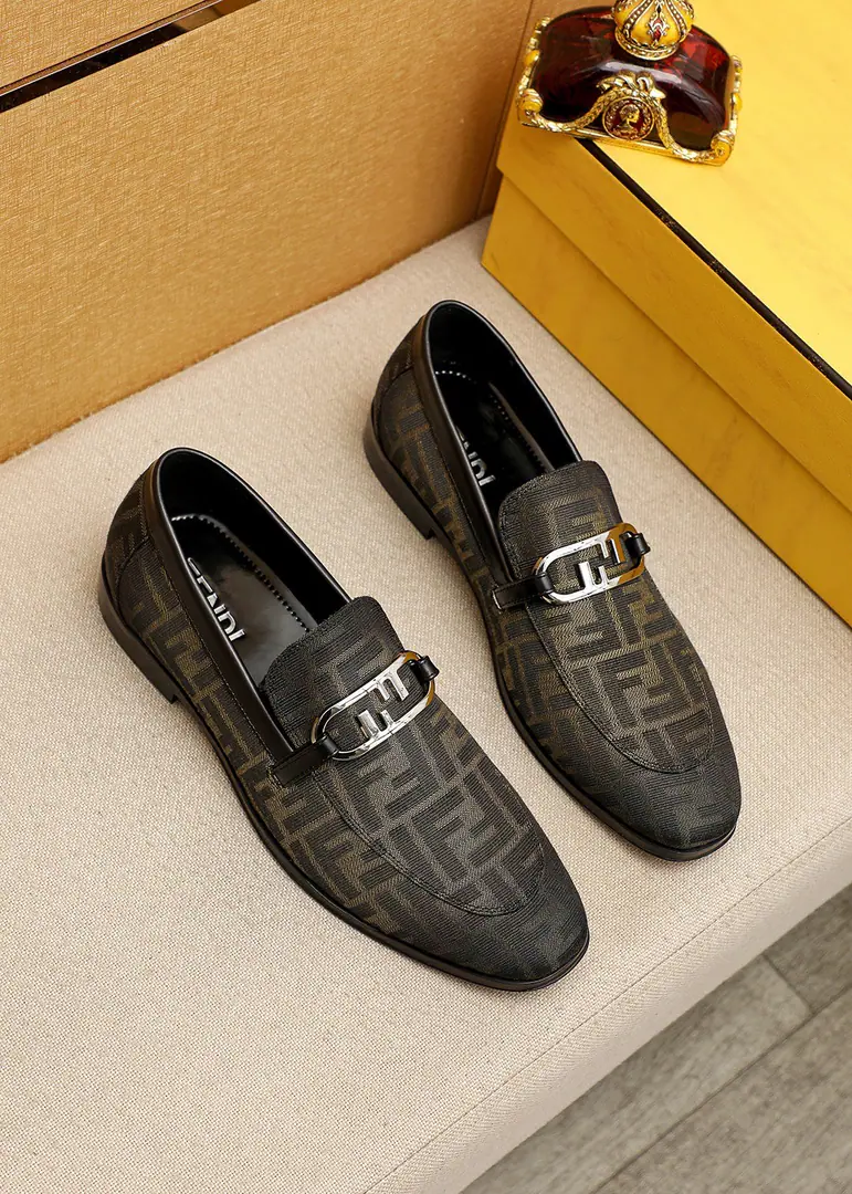 💐 Trade marks: FENDI【Fendi!】Leisure shoes. Positive code number: 39-44(38.45🉑️Custom) Commodity materials: Select Importing the head layer of a cow's skin on the face of a flower shoe.+Luxury hardware button., Imported cattle🐂Uchi.. Strong stereo visual effects, Original Base Yin. Colour: 3⃣️Colour Optional