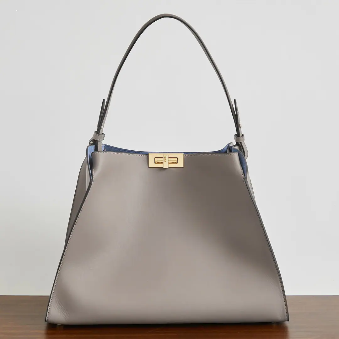 Big number.🔥🔥 Fendi WayNew money coming in.～ Flexible Ladder Outline, The mouth is open., Lines are soft and scalable, Dismantled shoulder belts support the handheld shoulder, It's a classic brandy twist., It's got a card-hutch bag in it., Use imported cow skin+The leather is made of, A large capacity can accommodate a wide range of items, Switching at random in different styles, The street is a perfect fit., ♪ Bring yourself a sense of high-level atmosphere ♪～ size: 43x16x32