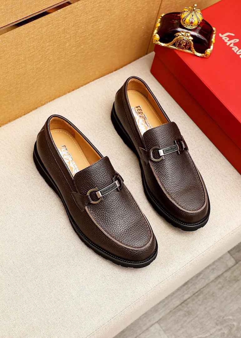 💐 Trade marks: Ferragamo「 Pyragmud.」Leisure shoes. Positive code number: 38-44（45.46🉑️Custom） Commodity materials: Select Imported head branches, swirling cattle and shoes.+Luxury hardware button., Imported water-tied cattle🐂Pioneer.. Strong stereo visual effects, Original Bubble Bottom Yin. Colour: 1⃣️Colour Optional