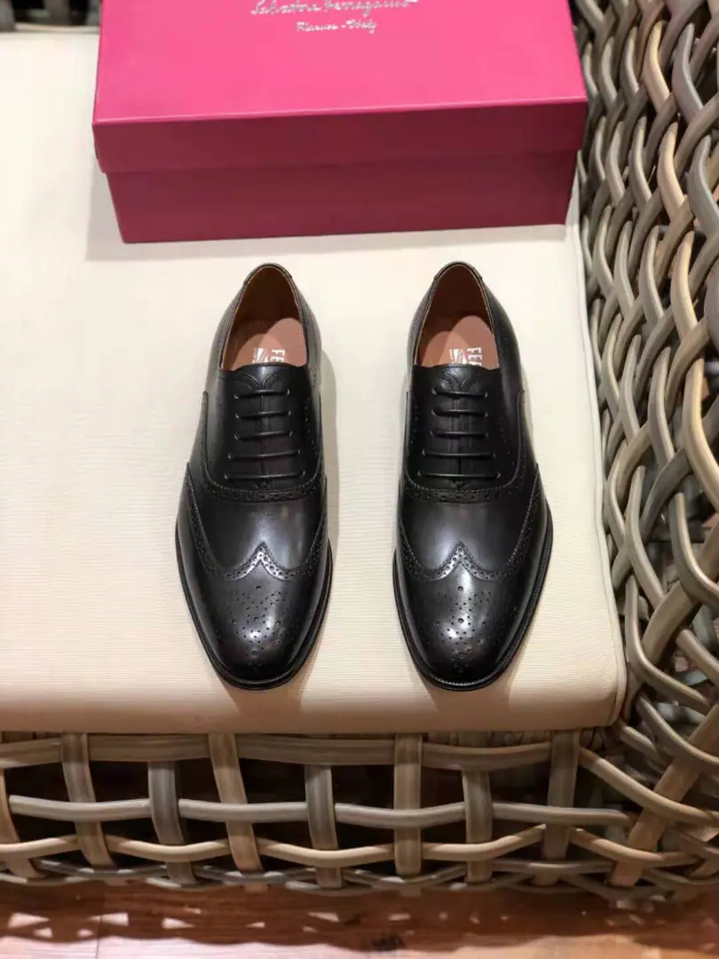 🔥🔥 Ferragam*—Pyragmud.,. High Version That's a big one. Business recreational shoes The counter is being sold simultaneously., Original import of cattle skin（Highlight High-end·- How expensive.·Slot）I'm a researcher., （The original is inside the cow's skin.）Skins and feet.. Shoes under the sole.: The original factory is a very good source of information., Physical shoot🎬. Codes: 38-44.
