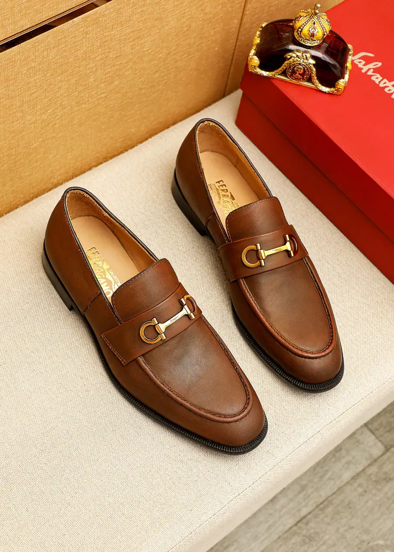 💐 Trade marks: Ferragamo「 Pyragmud.」Leisure shoes. Positive code number: 38-44（45.46🉑️Custom） Commodity materials: Select Importing cow-skinned shoes.+Classic hardware button., Imported water-tied cattle🐂Pioneer.. Strong stereo visual effects, Original Base Yin. Colour: 3⃣️Colour Optional