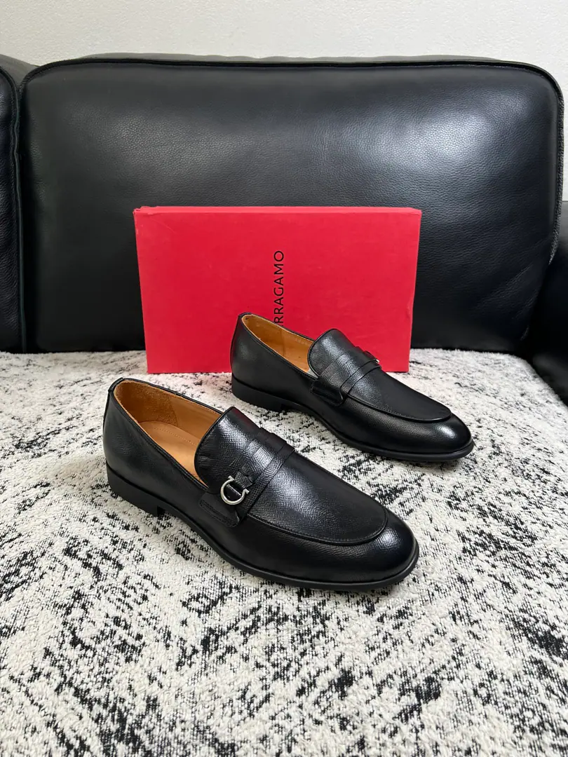 Ferragamo High Quality Top-level craft Pyragmud. Shoe cabinets are being synchronized for distribution., Italian import of original cattle skin, Imported water-tied cattle., Shoes under the sole.: The original factory is super comfortable with the original base., The original factory and the single. Codes 39-44（Sold38 45 46）