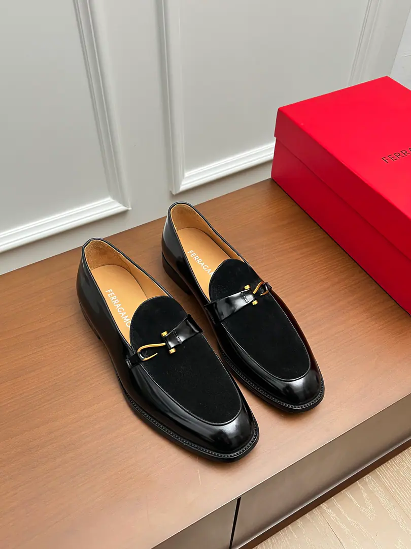 Ferragam～ Codes: 38-45 FThe Queens Network is wearing leather shoes., Perfect work., Top Cycling, Using imported Italian calf skin design, The ancient law is hand-made with the original hardware cutter., In the cow's skin./Foot., Importing the original Luxury is a very big deal., It's just like the American counter., Welcome to the comparison.！（38.45.46.47I'll make sure I don't change it.）