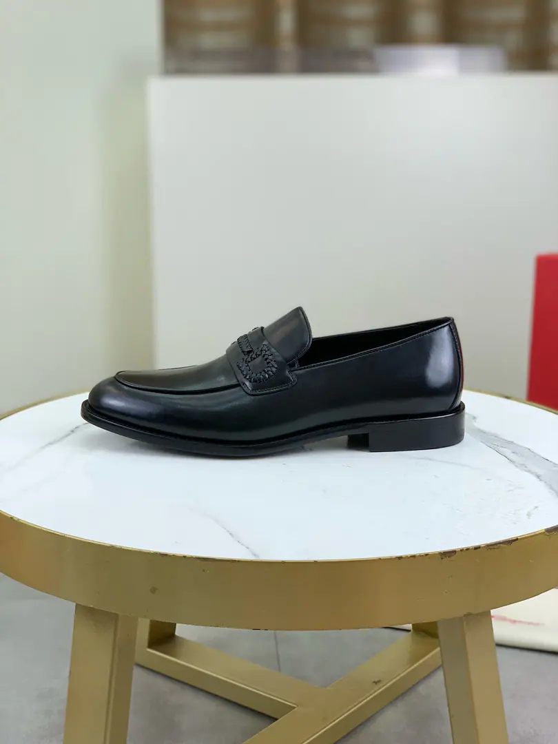 Plant prices FerragamPhila's a real male business shoe., 1:1Use cattle skin to make handmade brandsLoog, Use of imported original cow skin, The hard stuff is just to create a more comfortable dress experience., Original shoes,, The lines are smooth.！Shoe.: Original cow skin➕Importing calves., That's a big one.！ Size: 39-44（38.45.46Do it.）