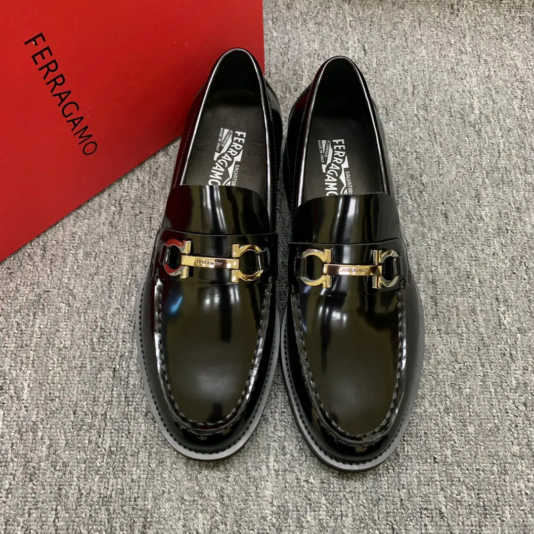 🎁🎁🎁😈【Ferragamo】Men's leather shoes., The latest blast., 1:1Original billing quality, - The best., The shoe is coming in with a bouquet., The manual sewn line highlights the design of rounded shoes., All the inside feet are imported with cattle skin., Original hardware, The original light-blow bubbles., Match39-44, (38,45Make a no-refund order.)