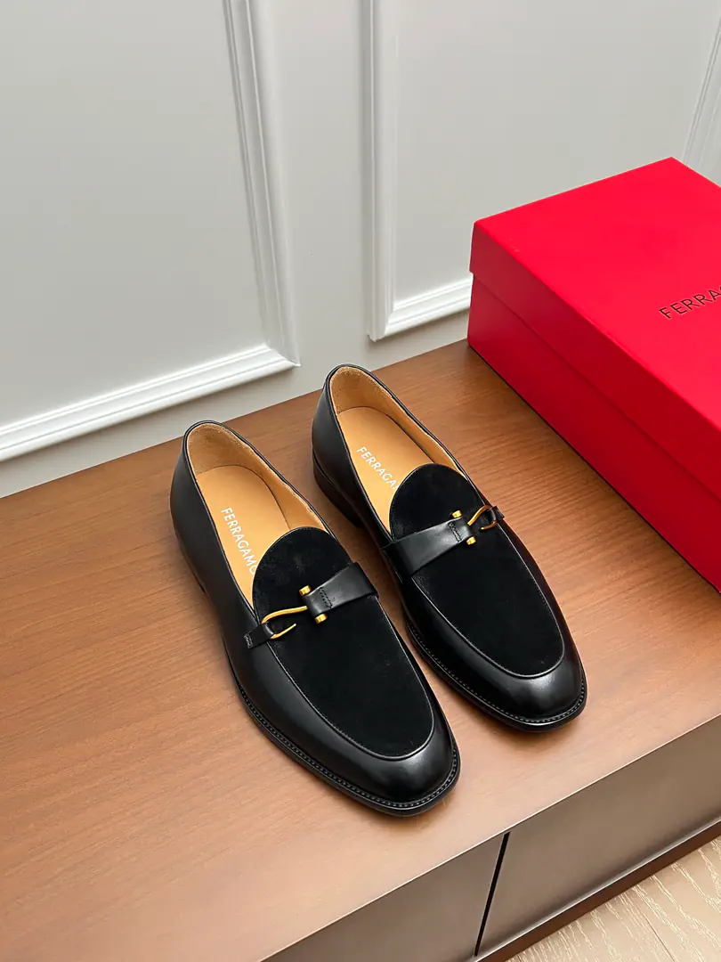 Ferragam～ Codes: 38-45 FThe Queens Network is wearing leather shoes., Perfect work., Top Cycling, Using imported Italian calf skin design, The ancient law is hand-made with the original hardware cutter., In the cow's skin./Foot., Importing the original Luxury is a very big deal., It's just like the American counter., Welcome to the comparison.！（38.45.46.47I'll make sure I don't change it.）