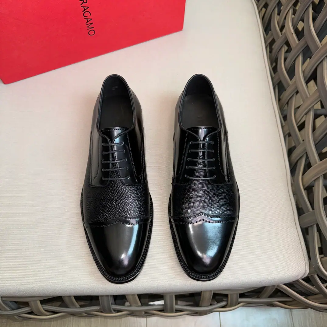 Ferragam*Classic commercial man's shoes.｜A gentleman of grace.｜A pure handmade softness and a beautiful color.｜Imported cattle and shoes.｜In the cow's skin.｜Italian imports are so thick. Size: 39-44（38.45.46Do it.）