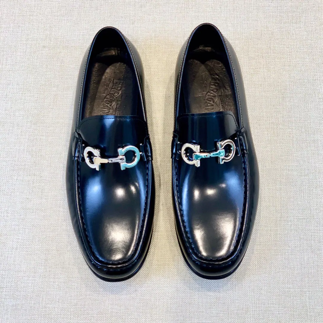 【Ferra gamo^】Original List Pyragmud. LeFlell Shoes. （SalvatoreFerragamo)Today is a classic Italian fashion brand.. The style is both elegant and elegant. Material-Original import of cattle skin Comfortable., Breathe., Good cattle skin. The original is really a big one. A classic button., It's definitely one of the bright spots.. Make it work. Size 39- 44（38, 45Customize or not change）