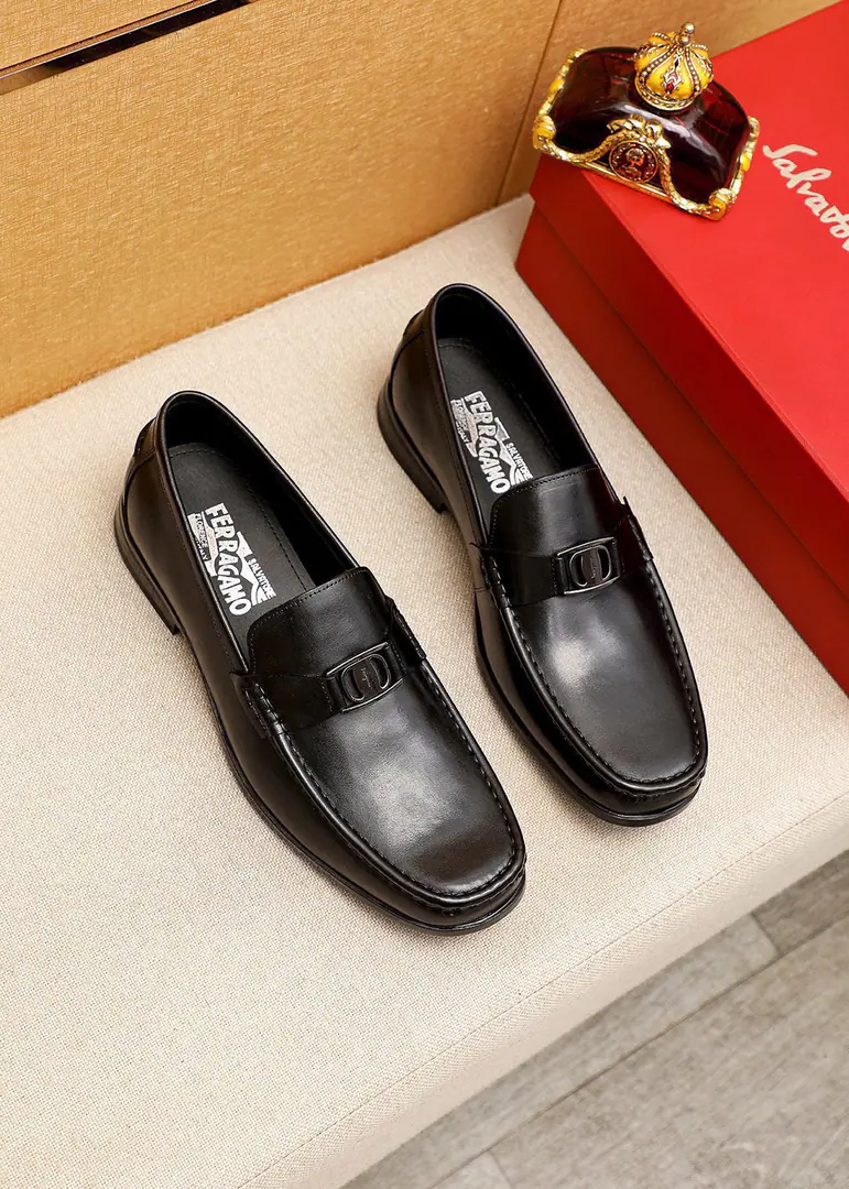 💐 Trade marks: Ferragamo「 Pyragmud.」Leisure shoes. Positive code number: 38-44（45.46🉑️Custom） Commodity materials: Select Import the head of the cow-skins.+Luxury hardware button., Imported water-tied cattle🐂Pioneer.. Strong stereo visual effects, Original rubber floor Yin. Colour: 1⃣️Colour Optional