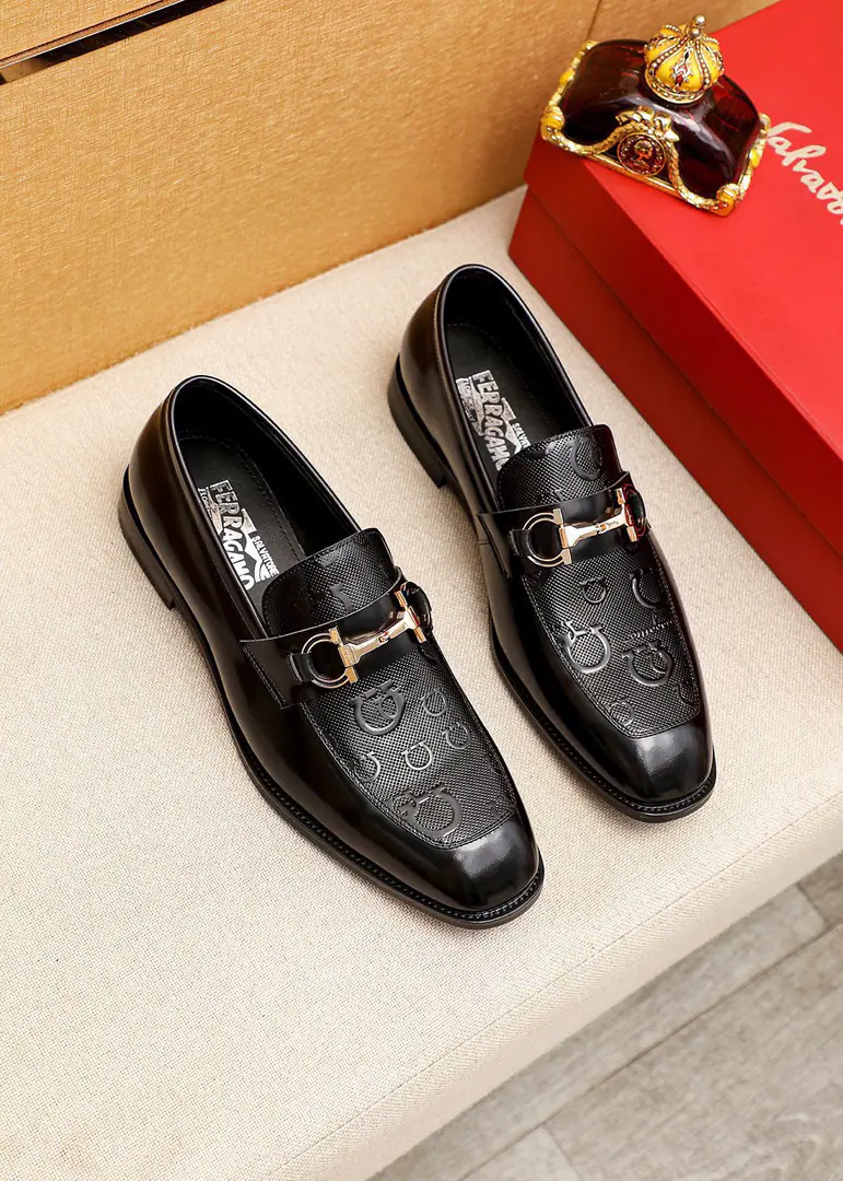 💐 Trade marks: Ferragamo「 Pyragmud.」Leisure shoes. Positive code number: 38-44（45.46🉑️Custom） Commodity materials: Select Imported a head layer of oxen, a flowered shoe.+Luxury hardware button., Imported water-tied cattle🐂Pioneer.. Strong stereo visual effects, Original rubber floor Yin. Colour: 1⃣️Colour Optional