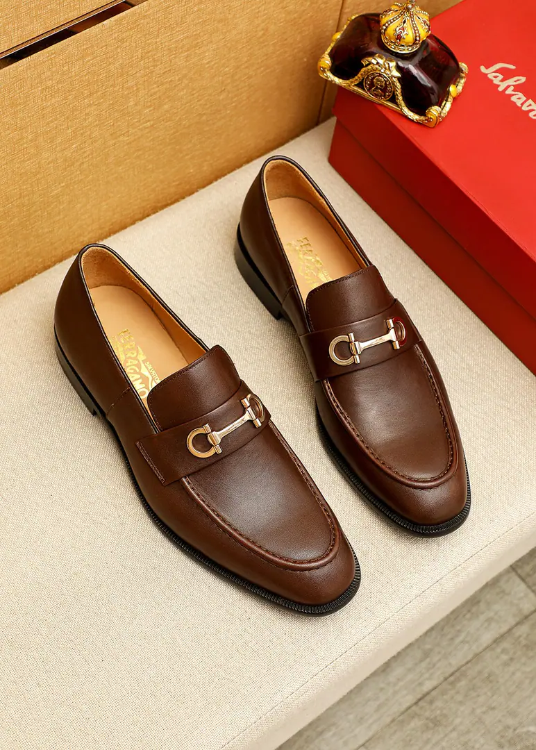 💐 Trade marks: Ferragamo「 Pyragmud.」Leisure shoes. Positive code number: 38-44（45.46🉑️Custom） Commodity materials: Select Importing cow-skinned shoes.+Classic hardware button., Imported water-tied cattle🐂Pioneer.. Strong stereo visual effects, Original Base Yin. Colour: 3⃣️Colour Optional