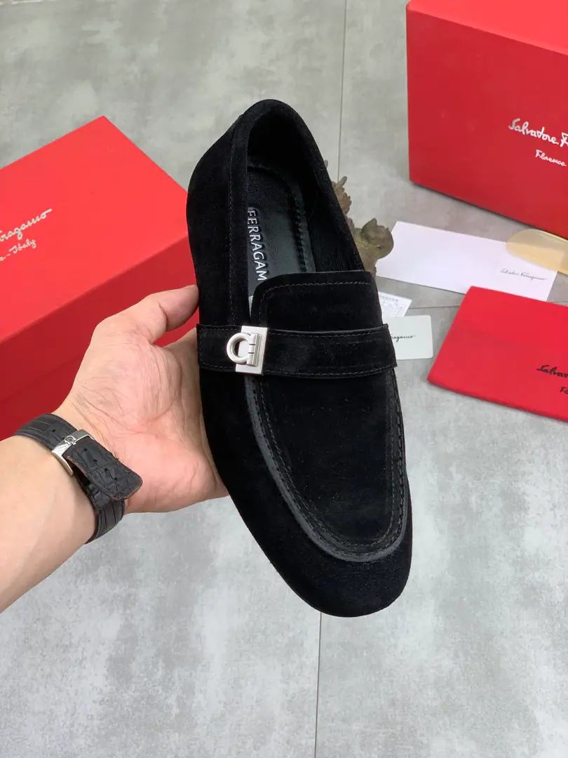 Plant prices 【Real value】In the watered cow. 🆘【Salvatore Ferragamo】Pyragmud. The man's latest leisure business shoes.！Synchronise Listing！The fabric is in the original version of the imported cow skin., Imported water to dye cattle skin inside., Original Group Bottom It's absolutely luxurious., ♪ Lead the fashion current ♪. Match: 39-44（45 Do it.）5️⃣Colour Optional