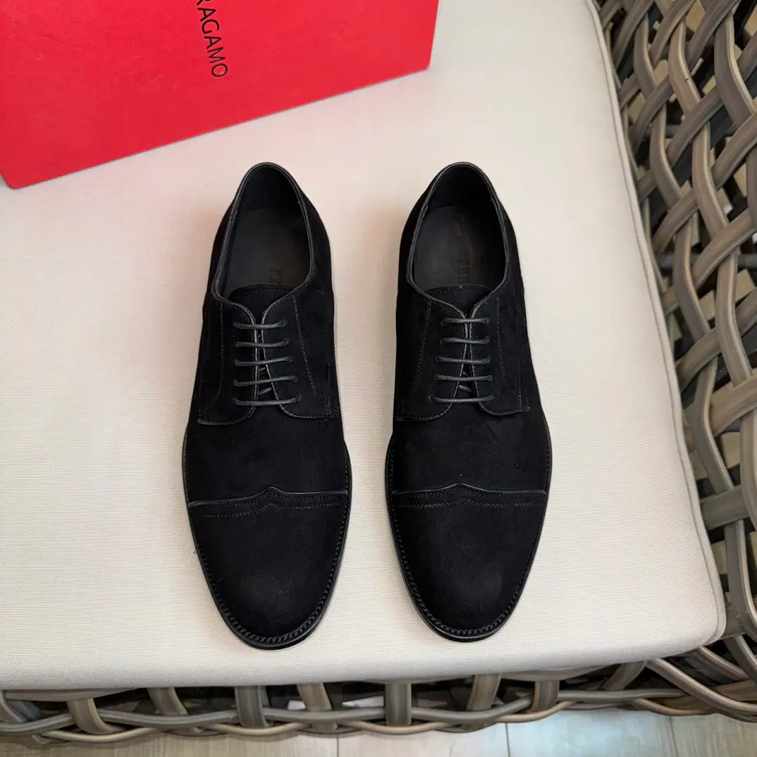 Ferragam*Classic commercial man's shoes.｜A gentleman of grace.｜A pure handmade softness and a beautiful color.｜Imported cattle and shoes.｜In the cow's skin.｜Italian imports are so thick. Size: 39-44（38.45.46Do it.）