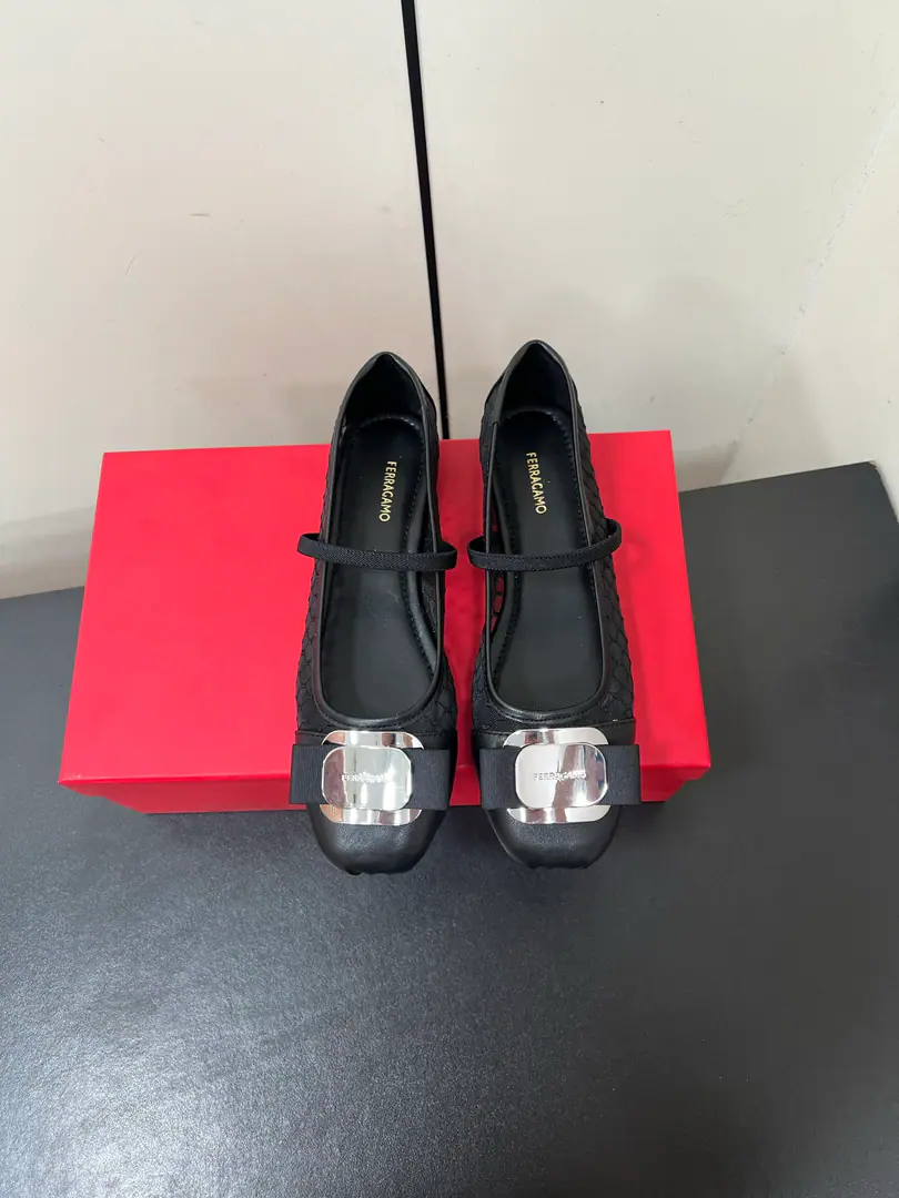 - Morning.AWExplosive.Ferragamo/Ferrag's got a butterfly on the side, Mary Jane's ballet shoes.～ The shoe face is custom-made for the cow-skin net veil. He's got a little foot in his head and a little sheep skin. Original modeling slides over base zise: 34–40（40/41Custom）