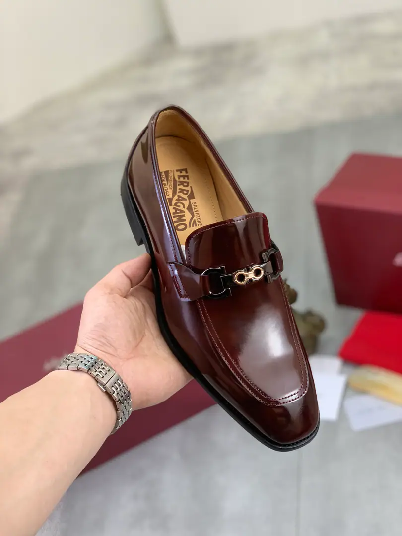 Plant prices 【Real value】In the watered cow. 🆘【Salvatore Ferragamo】Pyragmud. The man's latest leisure business shoes.！The cabinet is on the market.！The fabric is in the form of a dedicated import version of the original, with a pony skin., Imported water to dye cattle skin inside., It's absolutely luxurious., ♪ Lead the fashion current ♪. Match: 38-47 Black The wine and red is optional.