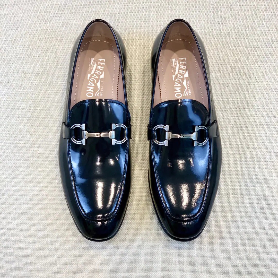 【Ferra gamo^】Original List Pyragmud. The man is wearing English shoes. （SalvatoreFerragamo)Today is a classic Italian fashion brand.. The style is both elegant and elegant. Material-Original import of cattle skin Comfortable., Breathe., Good cattle skin. The original is really a big one. A classic button., It's definitely one of the bright spots.. Make it work. Size 39-44（38, 45Customize or not change）