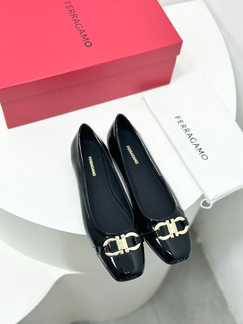 FerragamoThe new version of Firagmu.GanciniThe horseshoes are wrinkled and the shoes are flat.！ 🎀Phila.*There's another new one for the Moun-bare.～🧸This year's hot ballet wind.🩰, A pair of fashionable hands. 🍃Fabulous.: Importing wrinkled cattle with paint. 🍃Uchi.: 🐑The sheep's skin is in the ground.. 🍃Otsumi!: Original customised slide-proof base. 🍃Codes34.35.36.37.38.39.40（34.40I'll make sure I don't change it.）