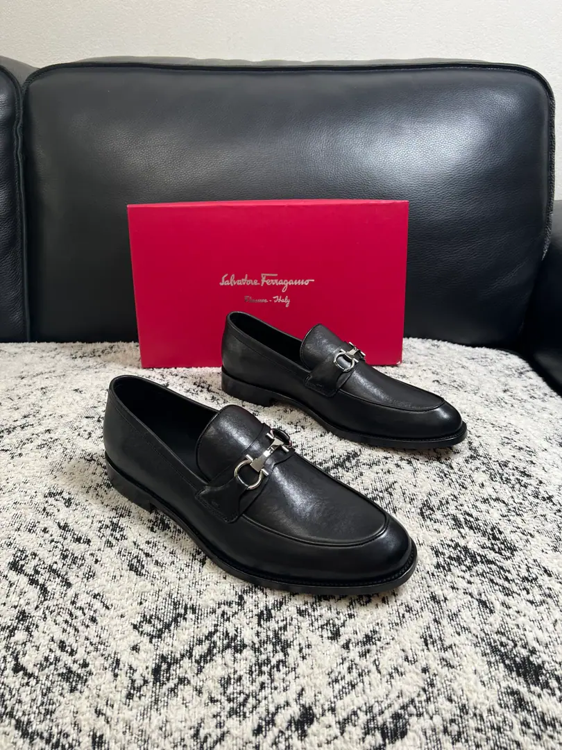 Ferragamo High Quality Top-level craft Pyragmud. Shoe cabinets are being synchronized for distribution., Italian import of original cattle skin, Imported water-tied cattle., Shoes under the sole.: The original factory is super comfortable with the original base., The original factory and the single. Codes 39-44（Sold38 45 46）