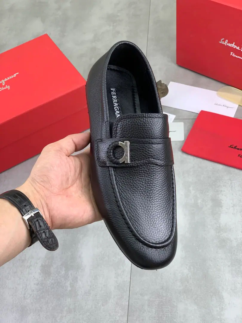 Plant prices 【Real value】In the watered cow. 🆘【Salvatore Ferragamo】Pyragmud. The man's latest leisure business shoes.！Synchronise Listing！The fabric is in the original version of the imported cow skin., Imported water to dye cattle skin inside., Original Group Bottom It's absolutely luxurious., ♪ Lead the fashion current ♪. Match: 39-44（45 Do it.）4️⃣Colour Optional