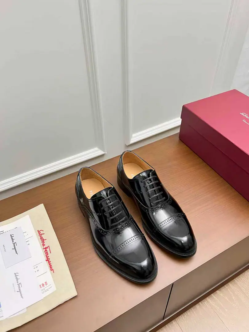 Ferragam～ Codes: 38-45 FThe Queens Network is wearing leather shoes., Perfect work., Top Cycling, Using imported Italian calf skin design, The ancient law is hand-made with the original hardware cutter., In the cow's skin./Foot., Importing the original Luxury is a very big deal., It's just like the American counter., Welcome to the comparison.！（38.45.46.47I'll make sure I don't change it.）