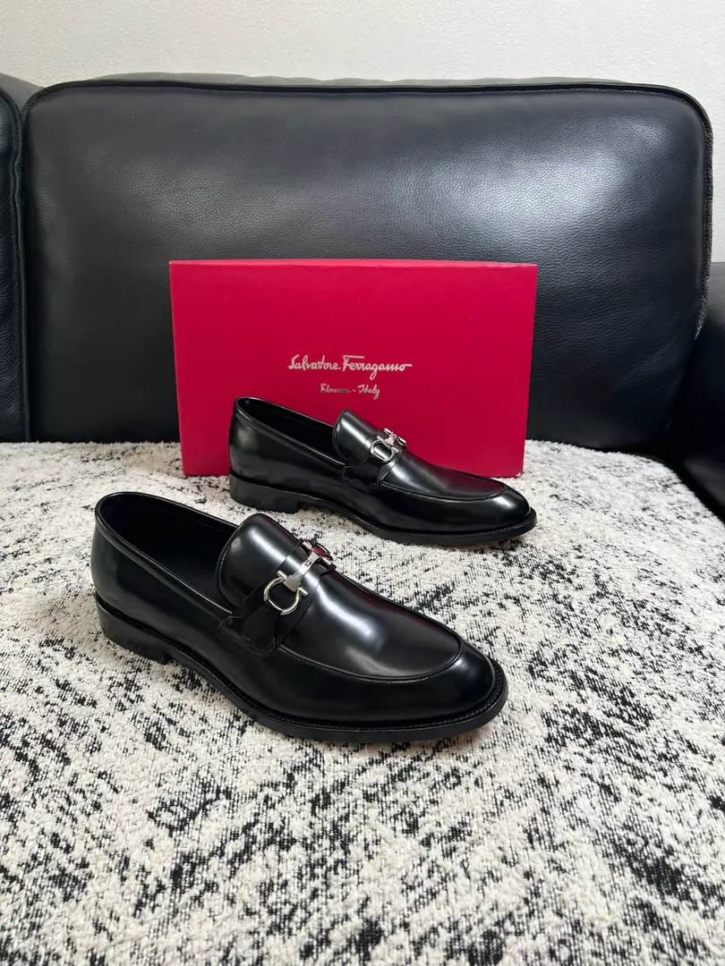 Ferragamo High Quality Top-level craft Pyragmud. Shoe cabinets are being synchronized for distribution., Italian import of original cattle skin, Imported water-tied cattle., Shoes under the sole.: The original factory is super comfortable with the original base., The original factory and the single. Codes 39-44（Sold38 45 46）