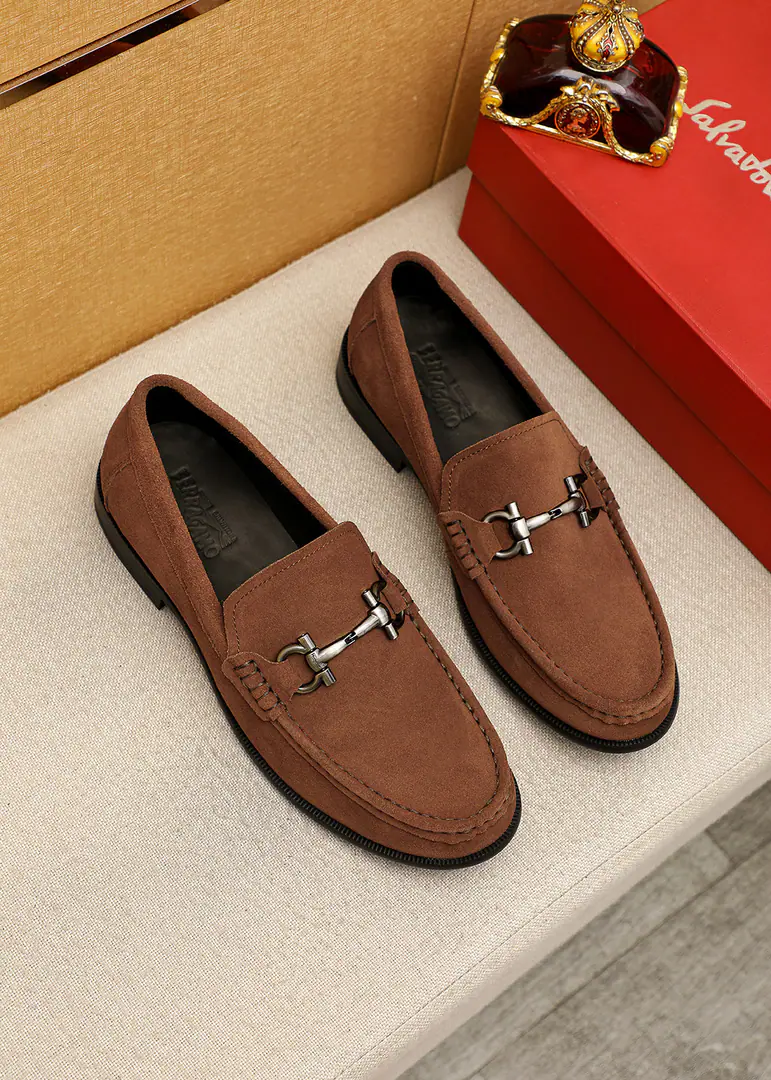 💐 Trade marks: Ferragamo「 Pyragmud.」Leisure shoes. Positive code number: 38-44（45.46🉑️Custom） Commodity materials: Select Imported sanded little cow shoes+Luxury hardware button., Imported water-tied cattle🐂Pioneer.. Strong stereo visual effects, Original Base Yin. Colour: 6⃣️Colour Optional