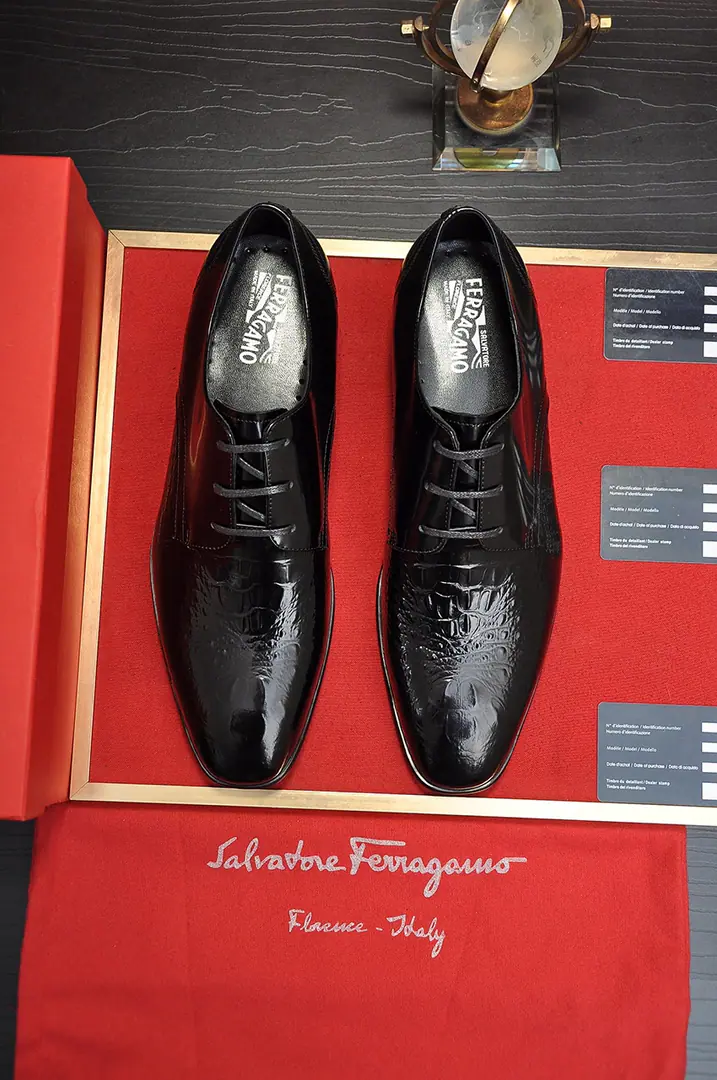 Out of the factory. 【Ferragamo/Ferragre.】The latest money in the cabinet. The original import is on the side of the cow's skin.+Imports🐂In the sheep's skin.+Original Luxury Metal Buff+Original Group Bottom No pressure on comparison 38--45(45I'll make sure I don't change it.)
