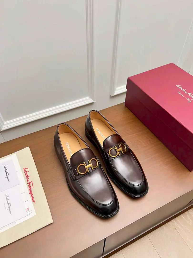 Ferragam～ Codes: 38-45 FThe Queens Network is wearing leather shoes., Perfect work., Top Cycling, Using imported Italian calf skin design, The ancient law is hand-made with the original hardware cutter., In the cow's skin./Foot., Importing the original Luxury is a very big deal., It's just like the American counter., Welcome to the comparison.！（38.45.46.47I'll make sure I don't change it.）
