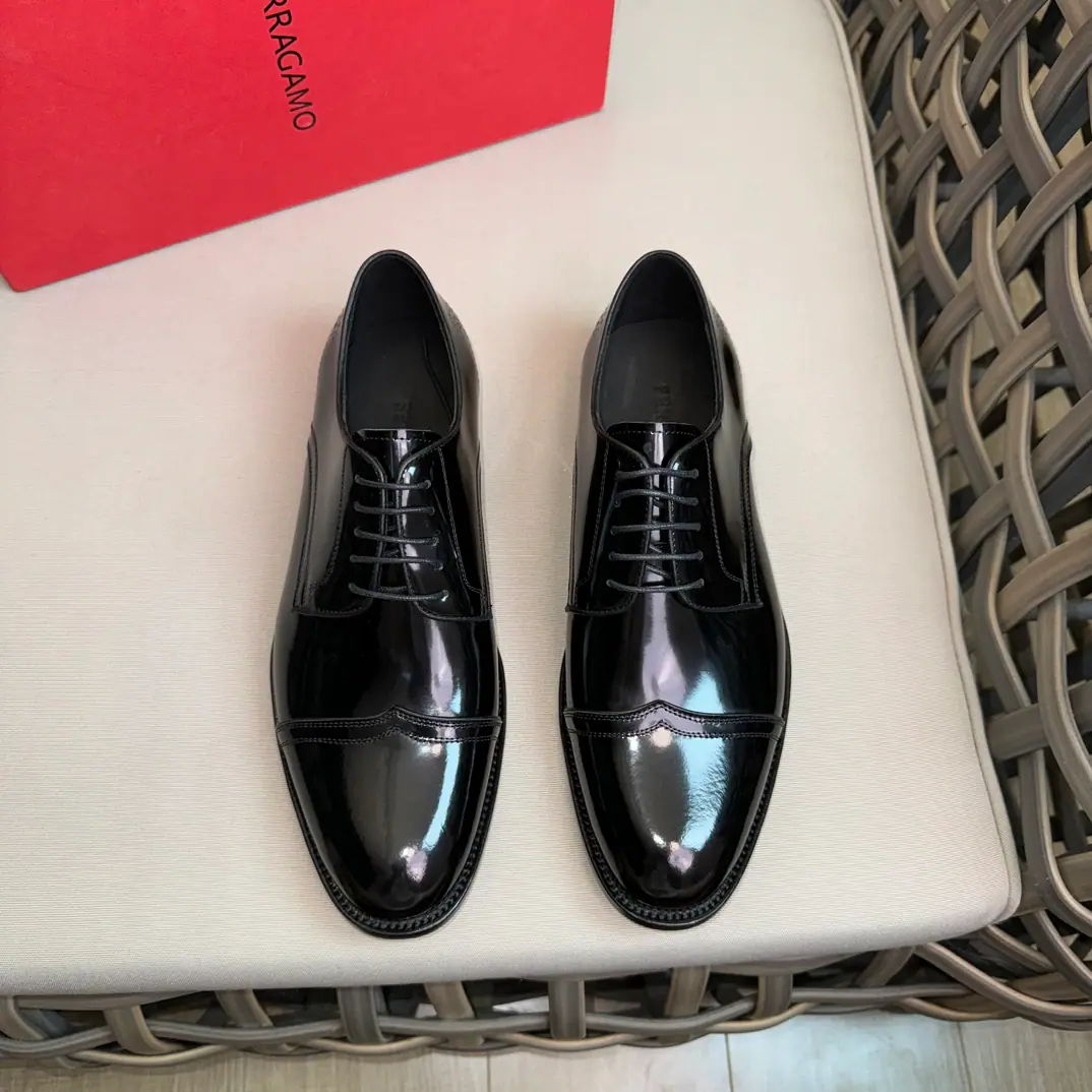 Ferragam*Classic commercial man's shoes.｜A gentleman of grace.｜A pure handmade softness and a beautiful color.｜Imported cattle and shoes.｜In the cow's skin.｜Italian imports are so thick. Size: 39-44（38.45.46Do it.）