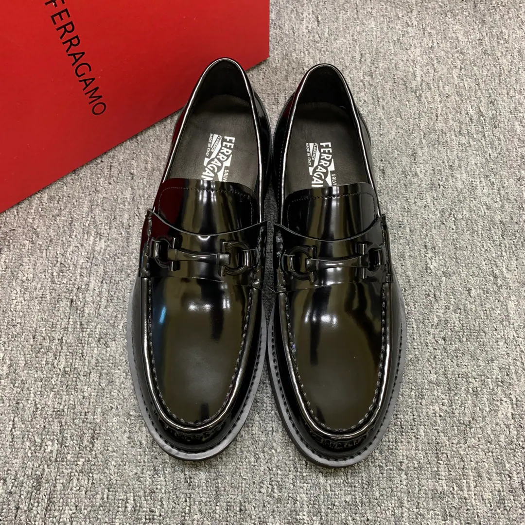 🎁🎁🎁😈【Ferragamo】Men's leather shoes., The latest blast., 1:1Original billing quality, - The best., The shoe is coming in with a bouquet., The manual sewn line highlights the design of rounded shoes., All the inside feet are imported with cattle skin., Original hardware, The original light-blow bubbles., Match39-44, (38,45Make a no-refund order.)