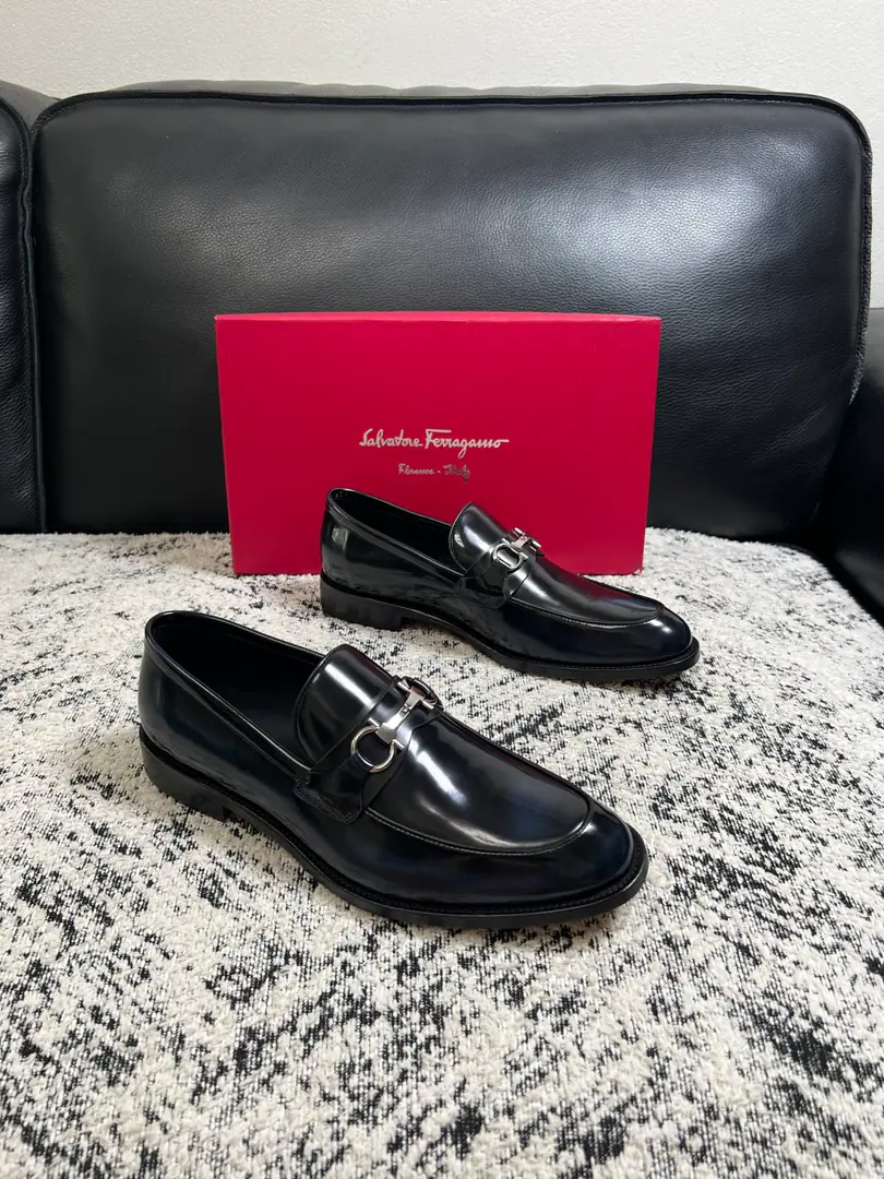 Ferragamo High Quality Top-level craft Pyragmud. Shoe cabinets are being synchronized for distribution., Italian import of original cattle skin, Imported water-tied cattle., Shoes under the sole.: The original factory is super comfortable with the original base., The original factory and the single. Codes 39-44（Sold38 45 46）